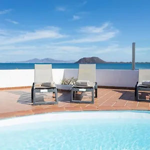Beachfront Remos With Lobos Island View, Private Pool, Wifi & Bbq By Amazzzing Travel , Corralejo España